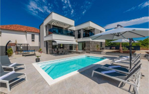 Stunning home in Zaton with WiFi, Outdoor swimming pool and 5 Bedrooms